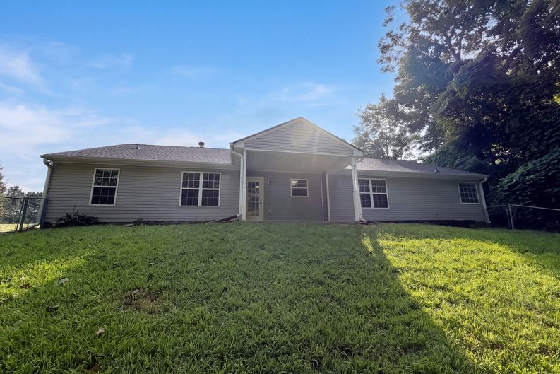 Photo 5 of 28 of 112 Platte St, Winder, GA