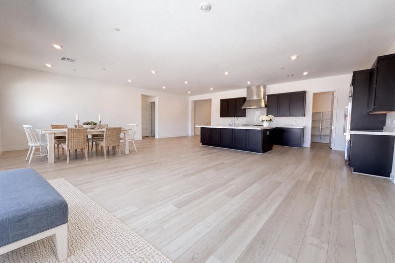 Photo 6 of 32 of 8289 Warbonnet Way, Las Vegas, NV
