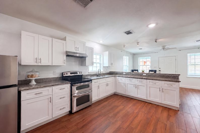 Photo 10 of 14 of 2819 Avenue K, Galveston, TX