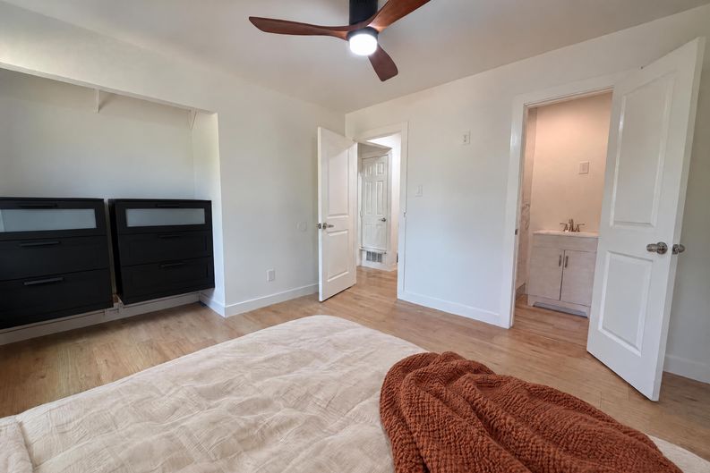 Photo 4 of 14 of 606 E Langley Blvd, Universal City, TX