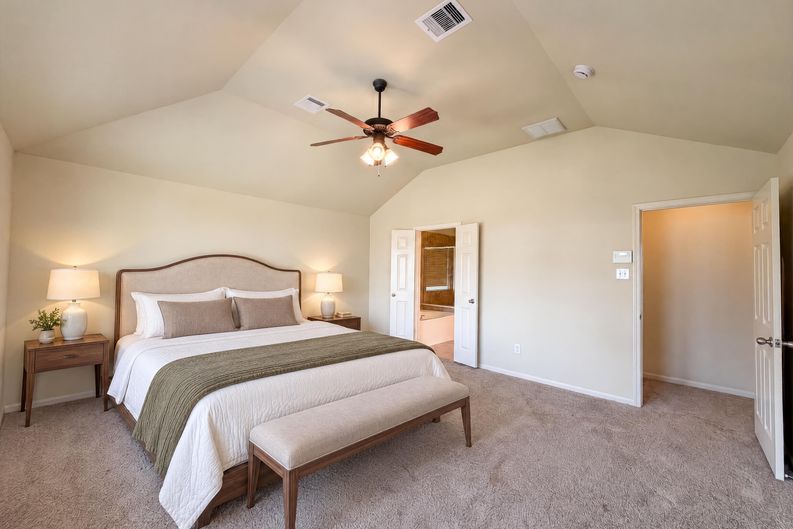 Photo 4 of 25 of 4710 Autumn Pine Ln, Houston, TX
