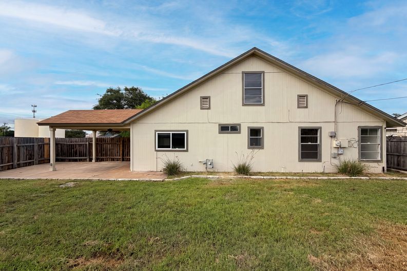 Photo 5 of 18 of 1301 Pitcairn Dr, Pflugerville, TX
