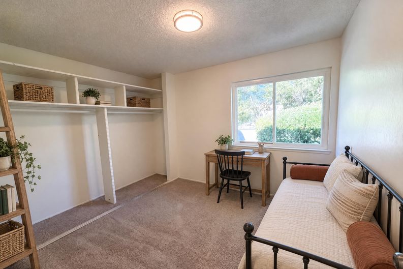 Photo 15 of 36 of 6800 Havenhurst Dr, Sacramento, CA