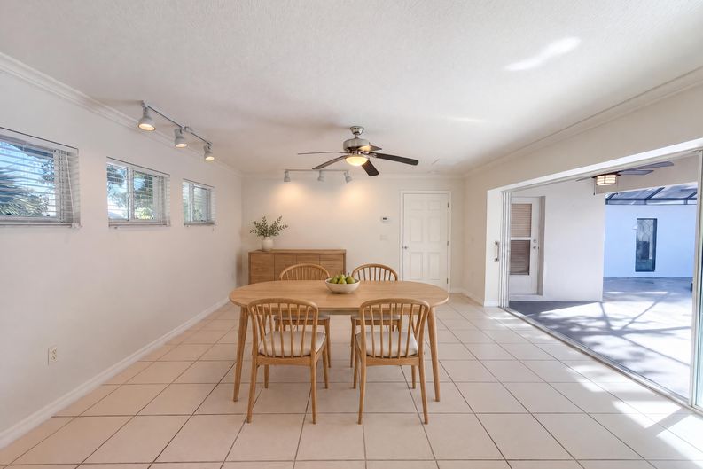 Photo 24 of 43 of 3705 Malec Cir, Sarasota, FL