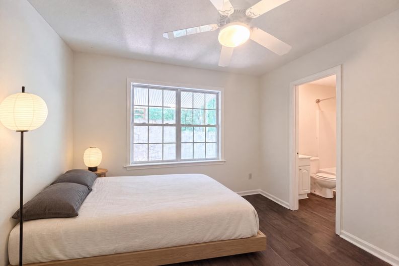 Photo 11 of 17 of 221 Grandview Dr, Statesville, NC