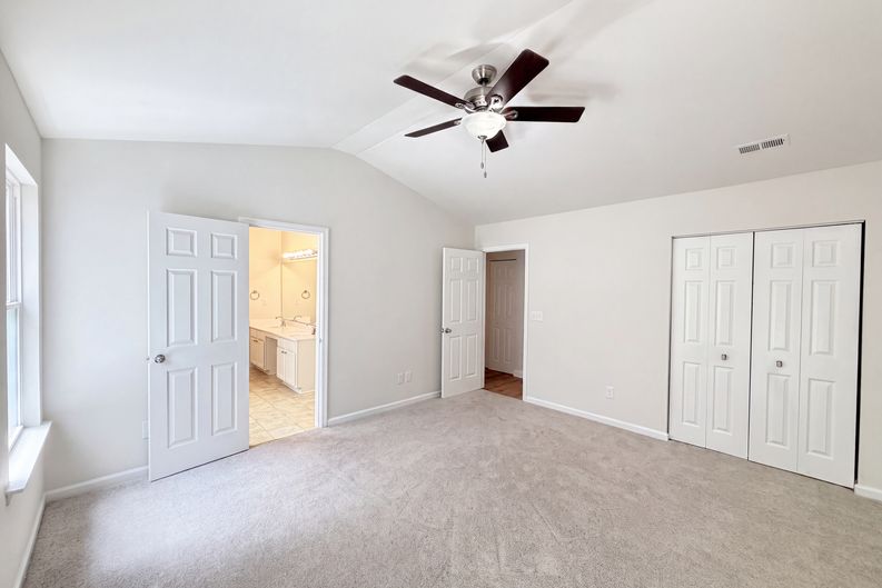 Photo 4 of 22 of 14542 Arbor Ridge Dr, Charlotte, NC