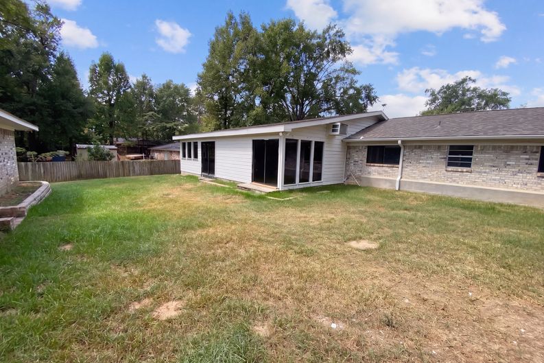 Photo 5 of 35 of 1607 Timberline Dr, Henderson, TX