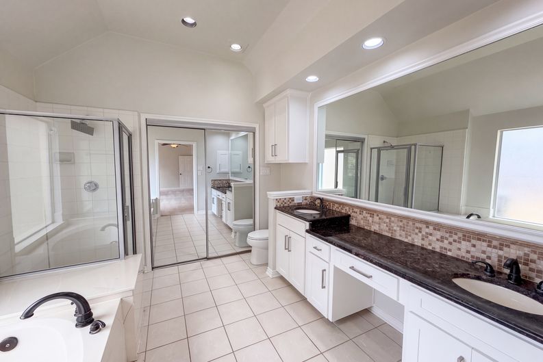 Photo 21 of 26 of 8703 Stonecrest Dr, Irving, TX