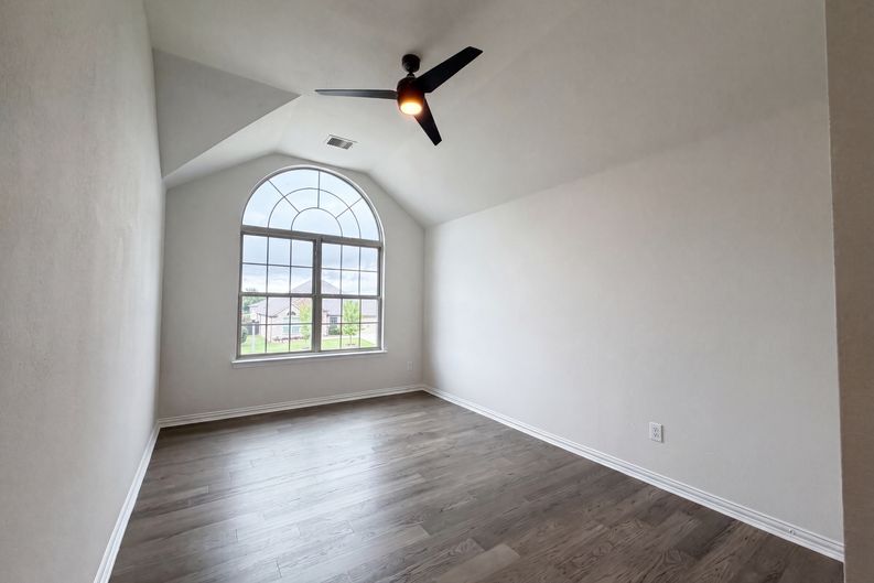 Photo 14 of 17 of 1421 Caruth Ln, Celina, TX