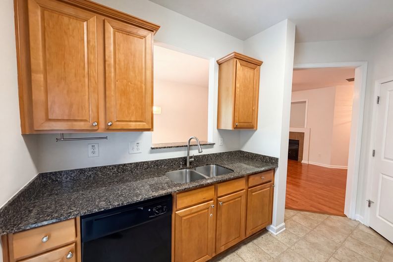 Photo 10 of 32 of 471 Tufton Trl SE, Atlanta, GA