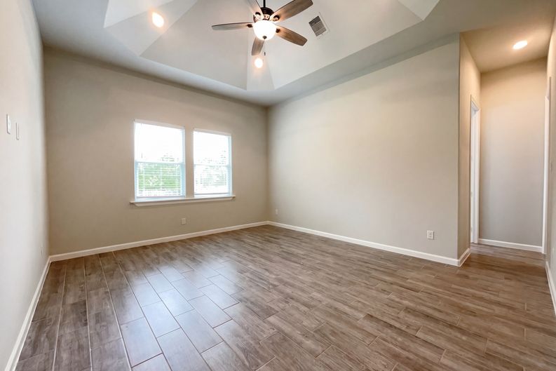 Photo 4 of 16 of 40402 Mostyn Dr, Magnolia, TX
