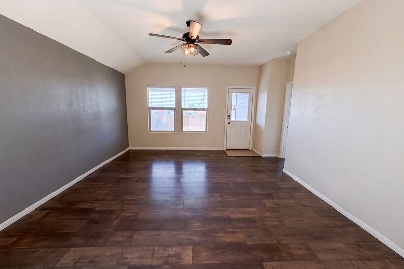 Photo 3 of 20 of 6337 Pontoon St, Fort Worth, TX