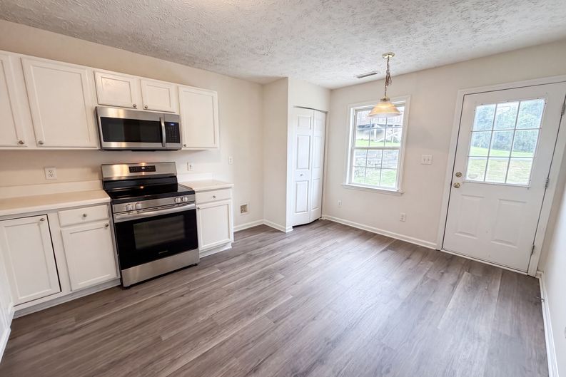 Photo 6 of 18 of 3358 Neptune Dr, Raleigh, NC
