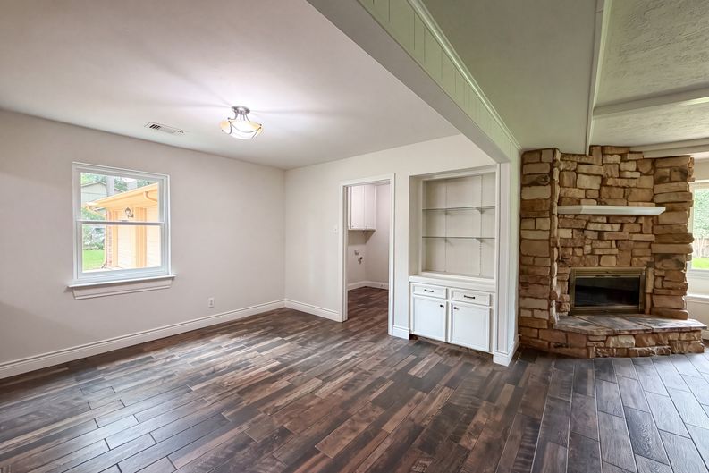 Photo 8 of 19 of 11614 Mile Dr, Houston, TX