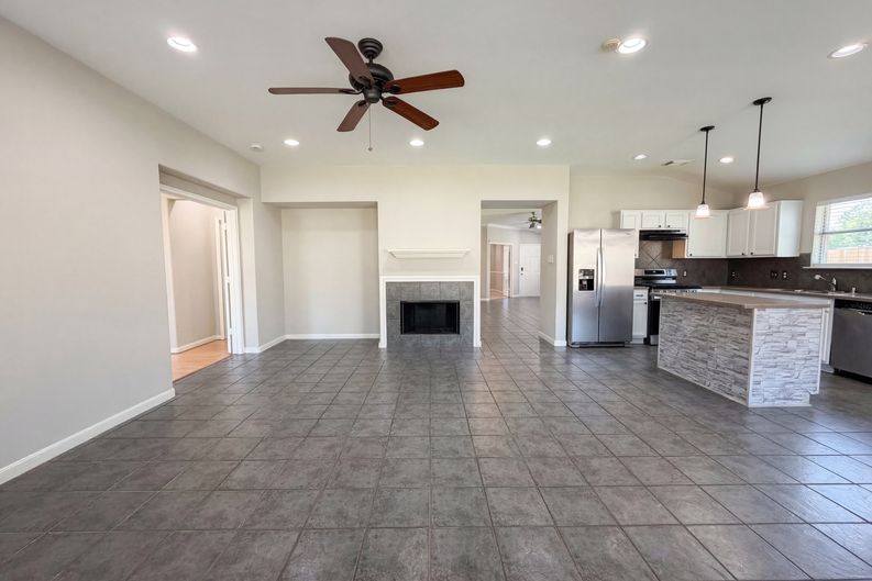 Photo 15 of 19 of 19822 Rippling Brook Ln, Tomball, TX