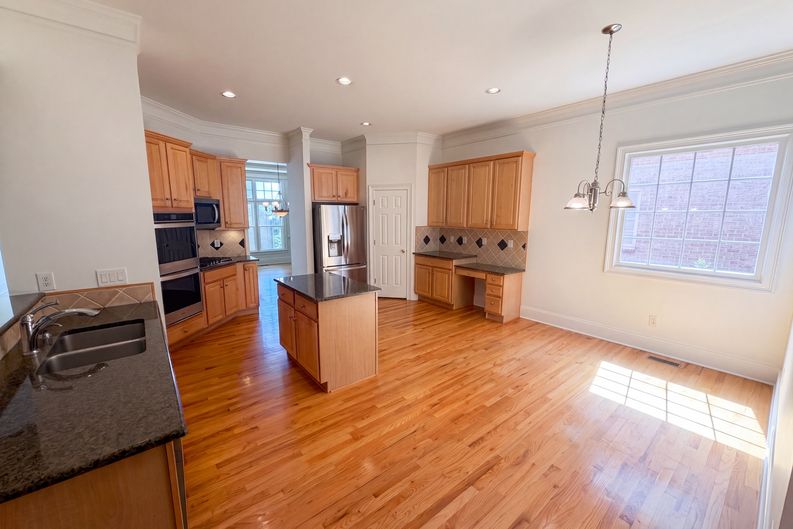 Photo 6 of 41 of 3725 Wescott Way, Sandy Springs, GA