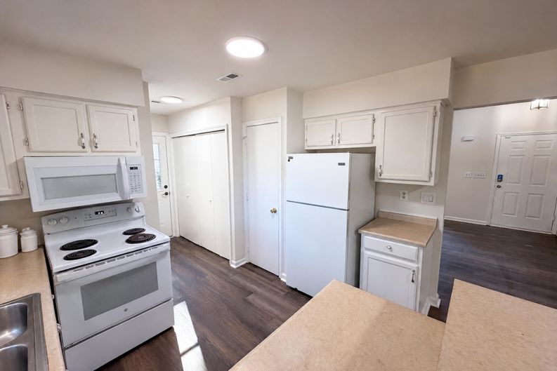 Photo 8 of 24 of 4720 Topsail Ct, Charlotte, NC