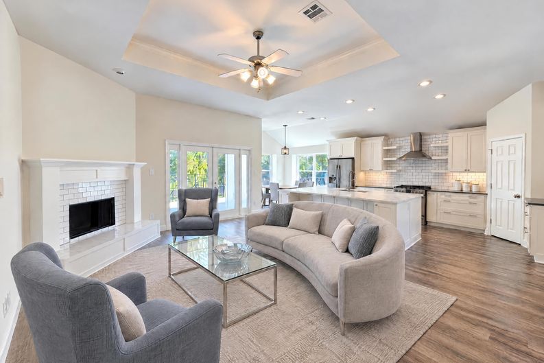 Photo 3 of 25 of 2830 Beacon Hill Dr, Rockwall, TX