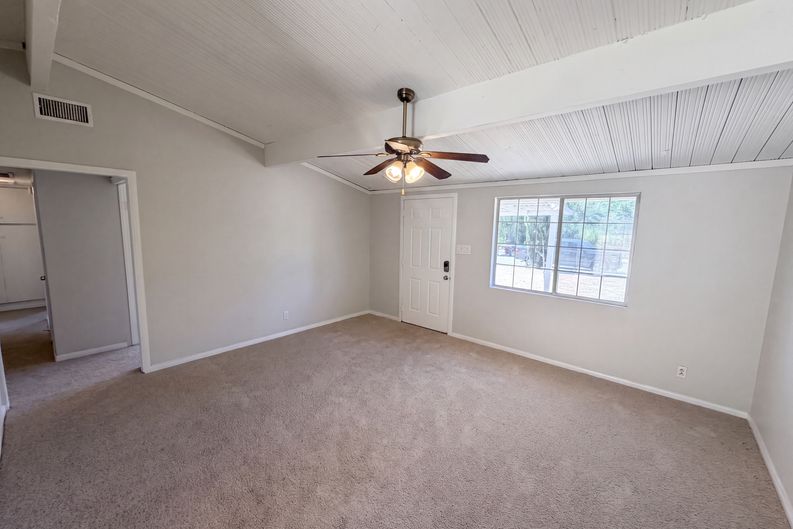 Photo 7 of 21 of 415 E Indian School Ln, Banning, CA