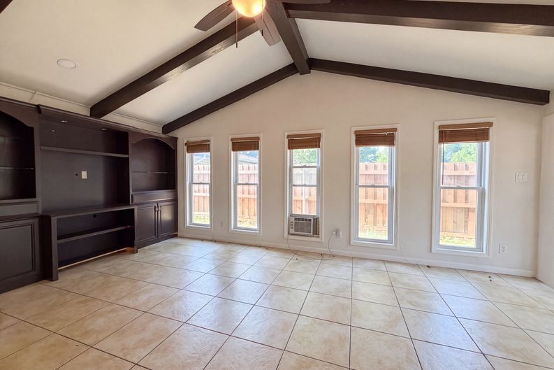Photo 9 of 24 of 725 Ridgecrest Dr, Irving, TX