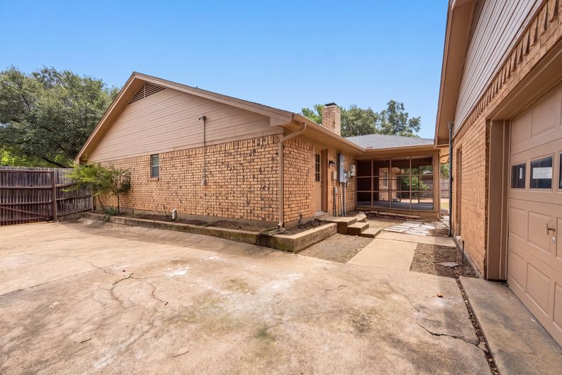 Photo 5 of 34 of 940 Western Trl, Keller, TX