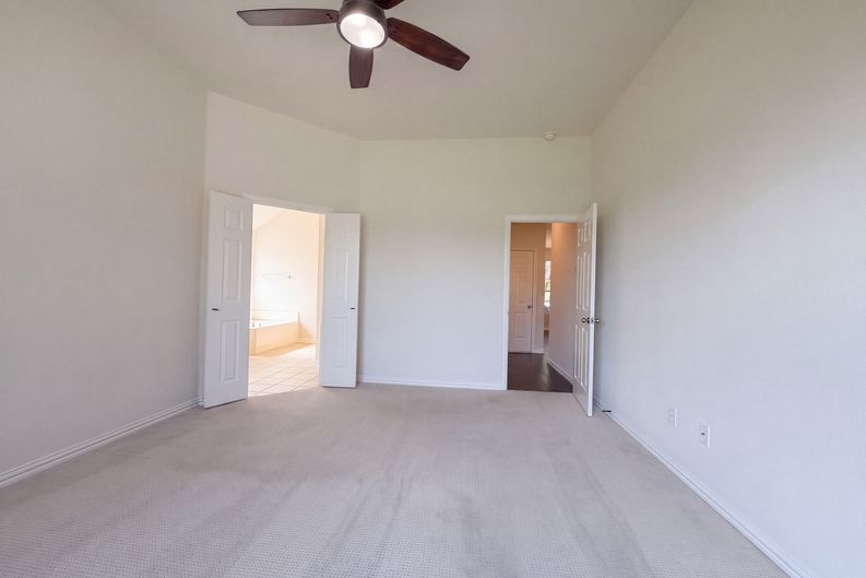Photo 4 of 24 of 1420 Fleetwood Cove Dr, Grand Prairie, TX