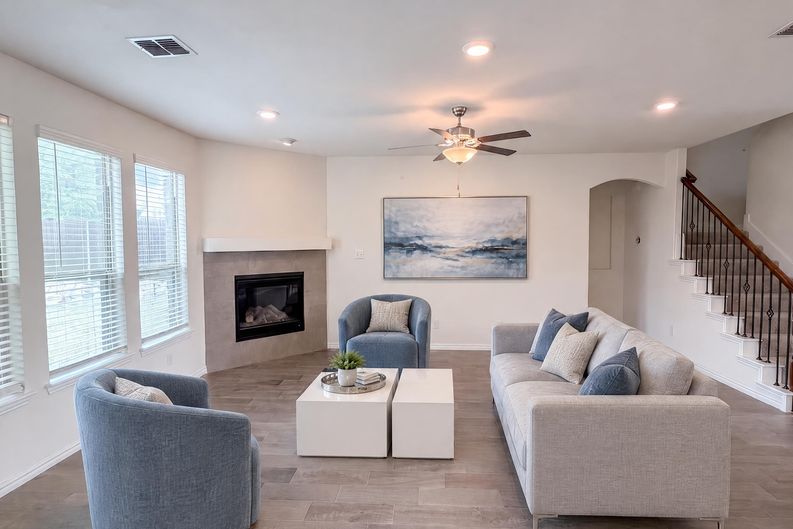 Photo 3 of 27 of 1421 Prairie Lake Ct, Carrollton, TX