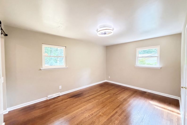 Photo 10 of 22 of 117 Robinson Ave, Matthews, NC
