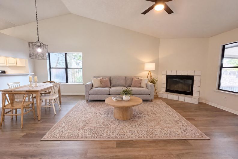 Photo 7 of 23 of 8048 Kilwinning Ln, Jacksonville, FL
