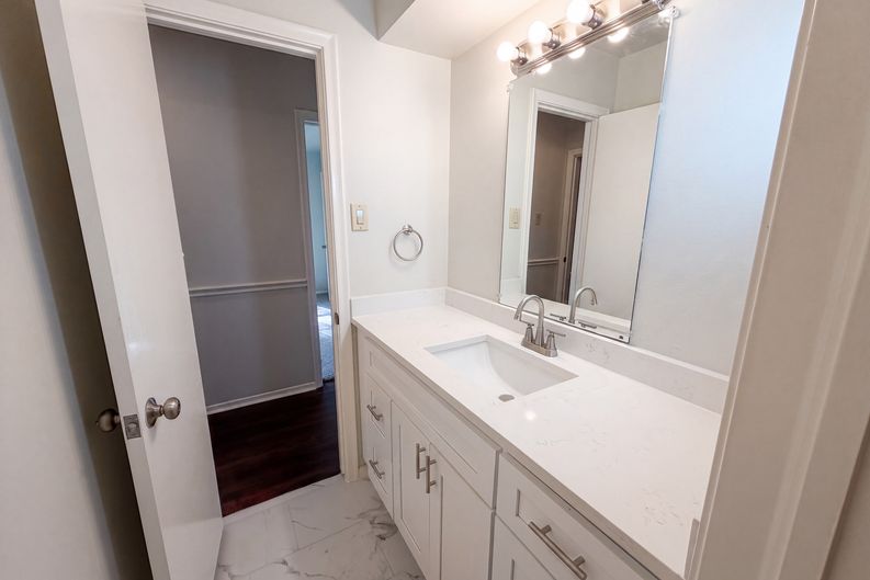 Photo 19 of 24 of 821 Glen Oaks Blvd, Dallas, TX