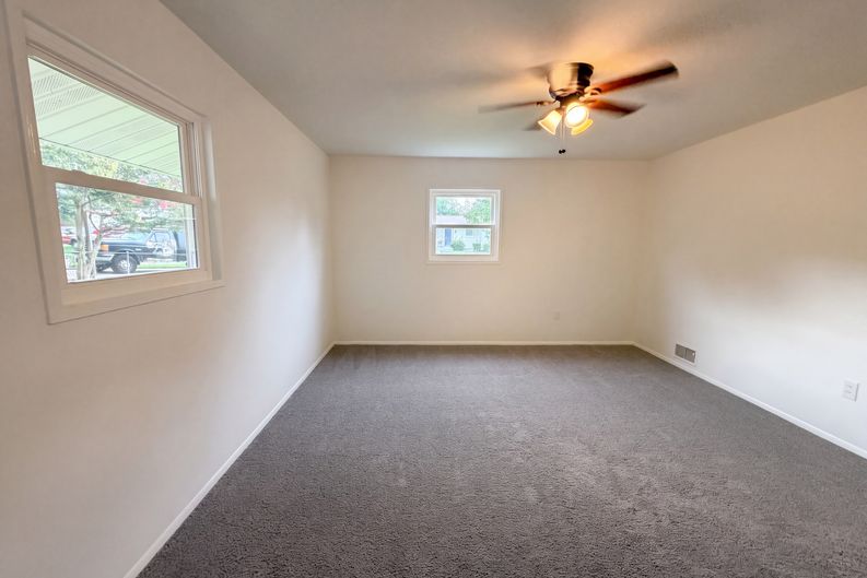 Photo 18 of 32 of 13512 Fitzhugh Ln, Woodbridge, VA