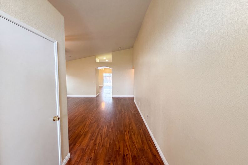 Photo 21 of 27 of 18792 Dogwood Ct, Adelanto, CA