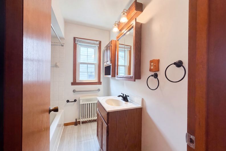 Photo 12 of 20 of 6971 Warder Dr, Cincinnati, OH