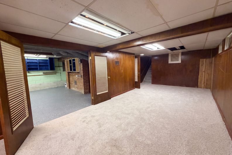Photo 16 of 22 of 29352 Waldensa Ave, Wickliffe, OH
