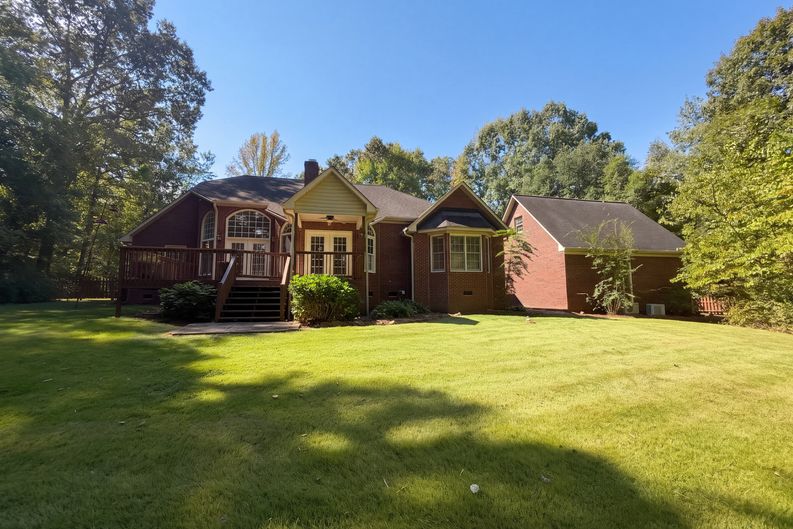 Photo 5 of 24 of 5406 Club View Dr, Concord, NC