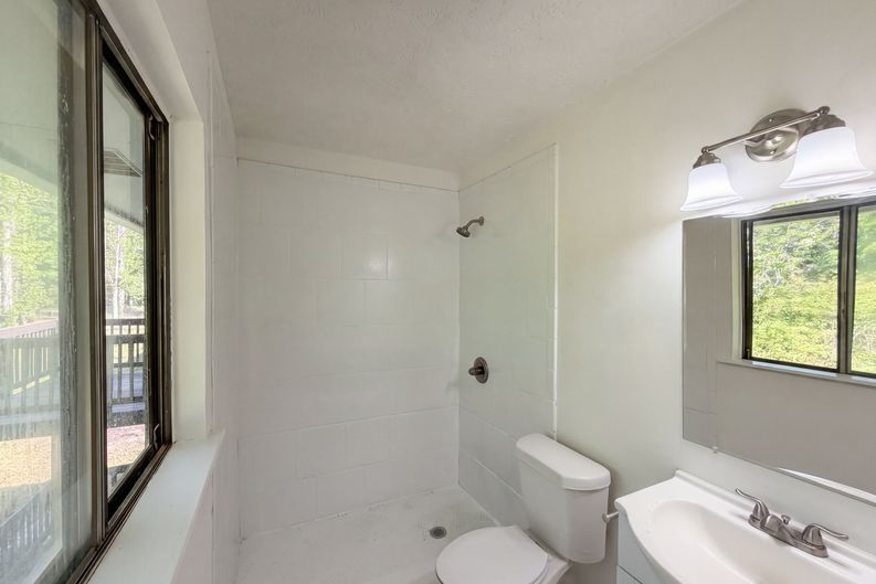 Photo 11 of 16 of 1010 Buckhurst Dr, Atlanta, GA