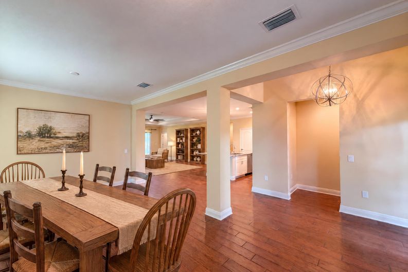 Photo 9 of 24 of 1121 Thornbury Dr, Parrish, FL