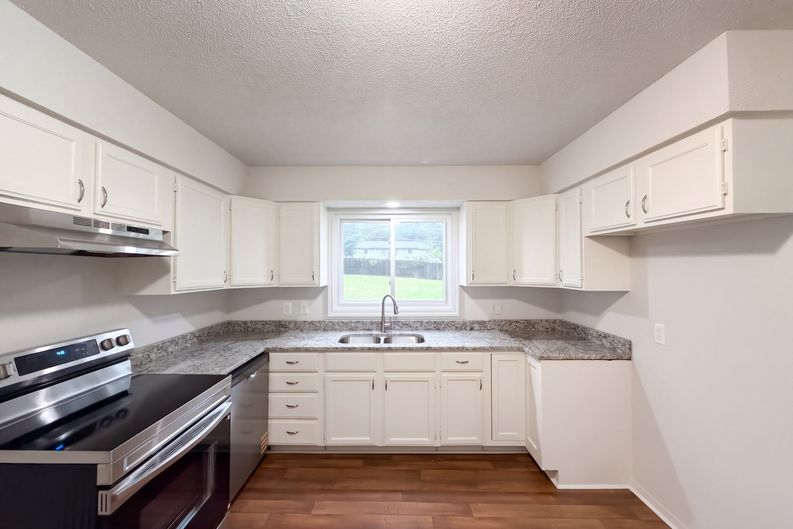 Photo 6 of 22 of 11214 E 48th St, Kansas City, MO