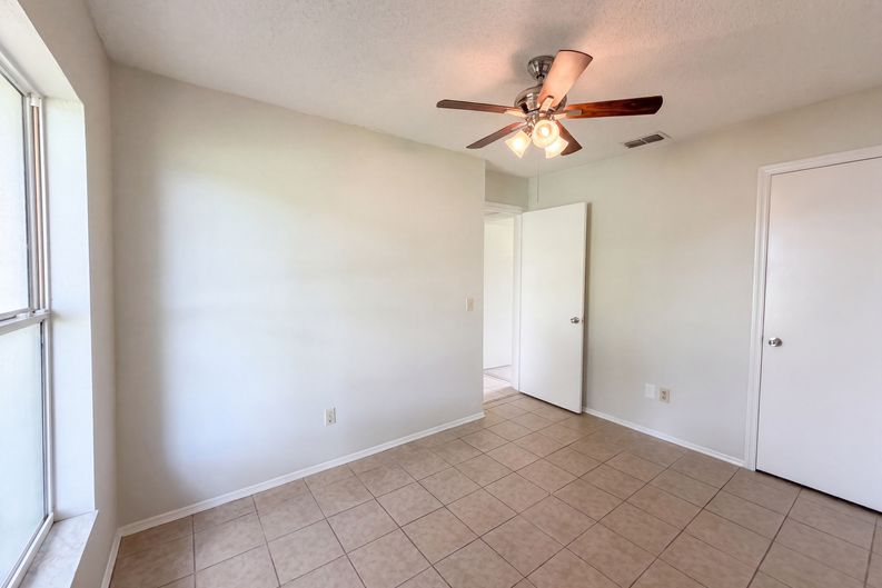 Photo 16 of 24 of 1262 Padgett Cir, Lady Lake, FL