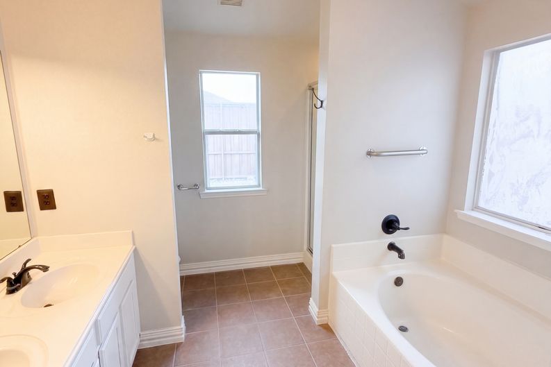 Photo 9 of 14 of 14609 Little Anne Dr, Little Elm, TX
