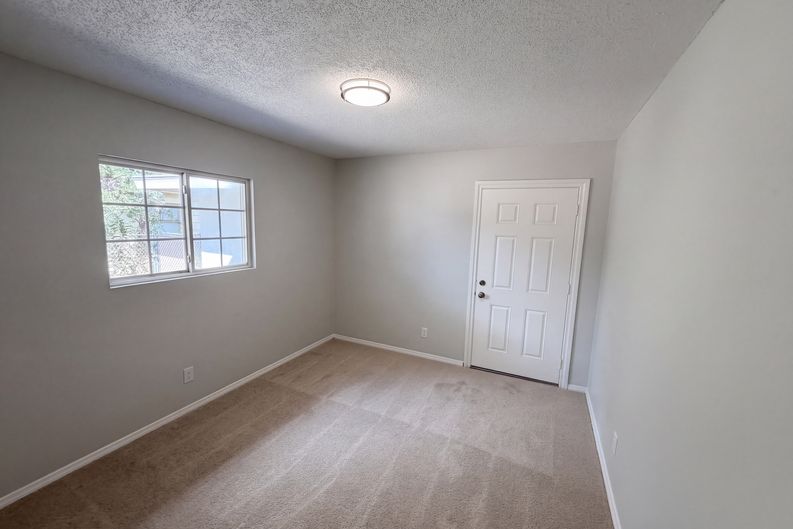 Photo 12 of 20 of 17787 Ivy Ave, Fontana, CA