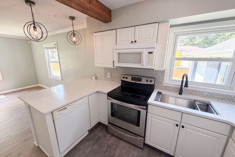 Photo 7 of 19 of 2308 E 69th St, Indianapolis, IN
