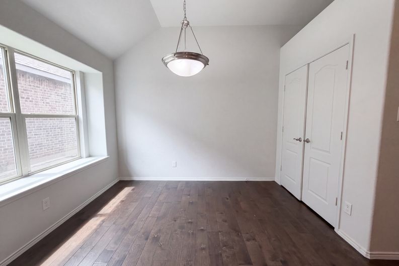 Photo 8 of 18 of 11813 Bellegrove Rd, Burleson, TX