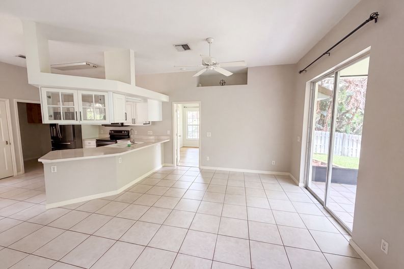 Photo 8 of 29 of 400 46th Ct, Vero Beach, FL