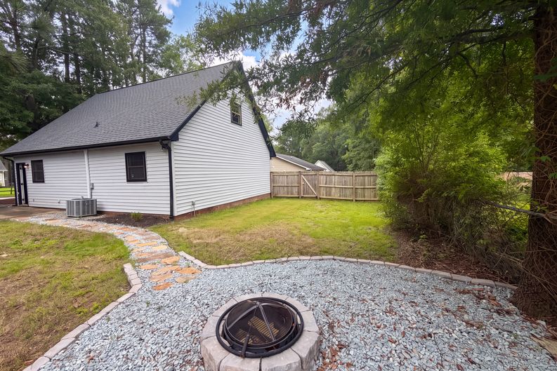 Photo 5 of 17 of 3309 Prudence St, Durham, NC