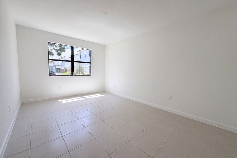 Photo 15 of 28 of 13020 SW 221st St, Miami, FL