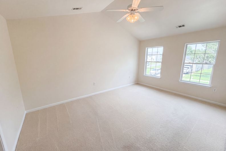 Photo 4 of 19 of 1131 Jordans Pond Ln, Charlotte, NC