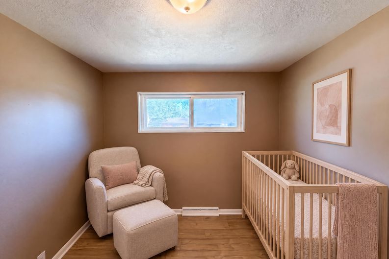 Photo 10 of 29 of 3352 W Aksarben Ave, Littleton, CO
