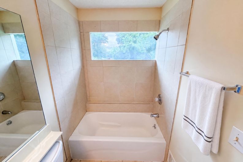 Photo 16 of 24 of 3271 Tennington Pl, Lawrenceville, GA