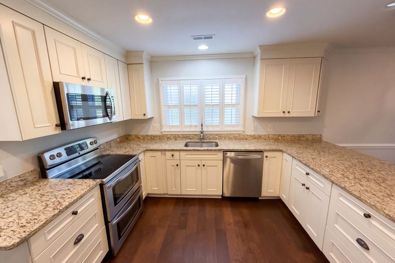 Photo 8 of 35 of 4704 Benridge Ln, Charlotte, NC